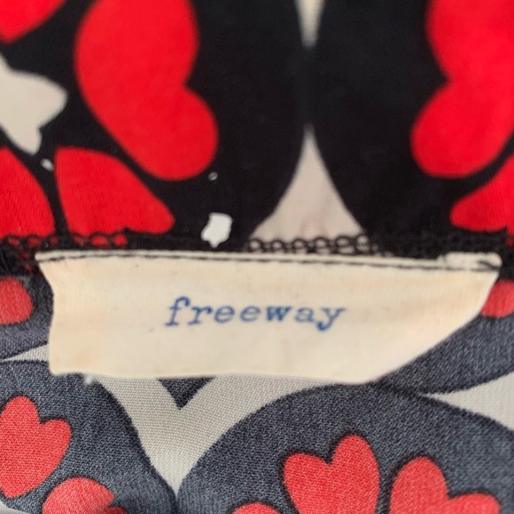 Small Retro Red Floral Blouse from Freeway - Picture 2 of 6